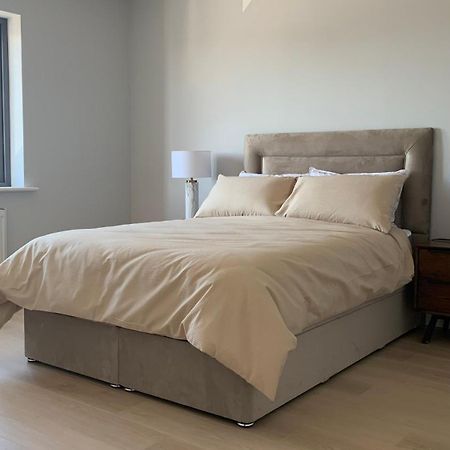 Large Bedroom Near To The Center Корк Екстер'єр фото